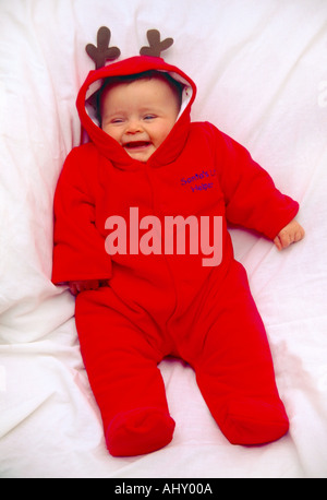 Santas Little Helper 6 Monate alten Baby im Rentier-Anzug Stockfoto
