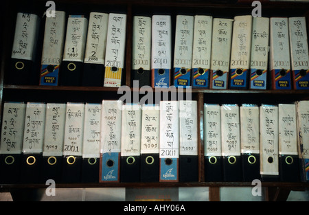 Dokumente über neu angekommene Flüchtlinge aus Tibet im Aufnahmezentrum Dharamsala, Himachal Pradesh, Indien. Stockfoto