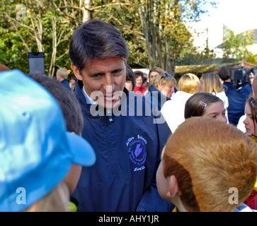 Lord Sebastian Coe Chats an junge Sportler und Talent, ein Jugend-Olympischen Leistung Zeremonie Stockfoto