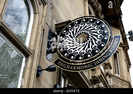 Melden Sie außen berühmten Philharmonie Pub in Liverpool Stockfoto