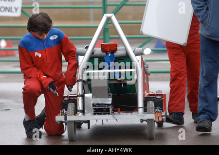 GREENPOWER ELECTRIC CAR RACING FÜR SCHULEN AN DER CASTLE COMBE CIRCUIT WILTSHIRE UK Stockfoto