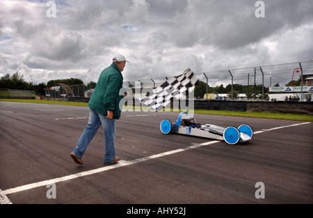 GREENPOWER ELECTRIC CAR RACING FÜR SCHULEN AN DER CASTLE COMBE CIRCUIT WILTSHIRE UK Stockfoto