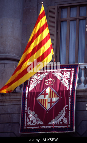 Catalonia Fahne im Rathaus von Barcelona. Stockfoto