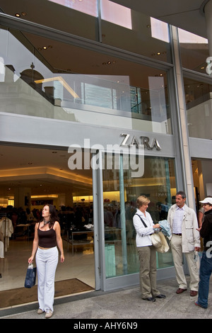 Zara Kleidung Store auf der Oxford Street in London Stockfoto