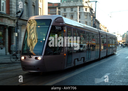 LUAS-Straßenbahn im Stadtzentrum von Dublin betriebene Connex Verkehr Irland EU Südeuropa Stockfoto