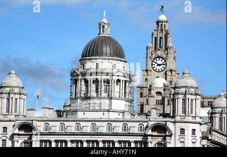 Liverpools drei Grazien gesehen vom Albert Dock Stockfoto