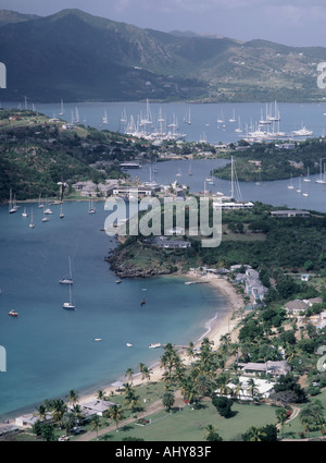 Antigua-Karibikblick von Shirley Heights, einem herausragenden Aussichtspunkt am südlichen Ende von Antigua, ca. 490 Fuß über dem Hafen Stockfoto