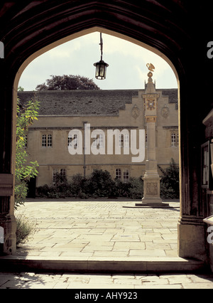 Vorderen Quad des Corpus Christi College und die Pelikan-Spalte Stockfoto