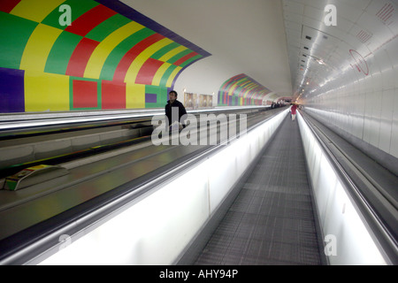 Fahrsteig in Metro Austausch, Montparnasse, Paris Stockfoto