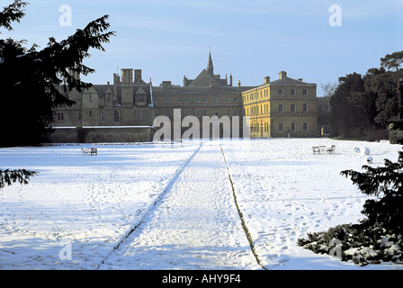 Winter-Ansicht des Trinity College Garden Quad und Gelände Stockfoto