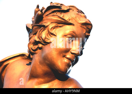 Detail der Statue an der Brücke Pont Alexandre III in Paris Stockfoto