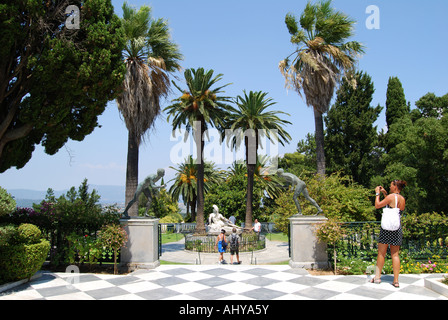 Terrasse und Garten, Achilleion Palast, Gastouri, Corfu, Ionische Inseln, Griechenland Stockfoto