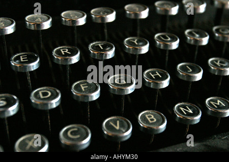 Nahaufnahme einer kaiserlichen Schreibmaschinentastatur. Stockfoto