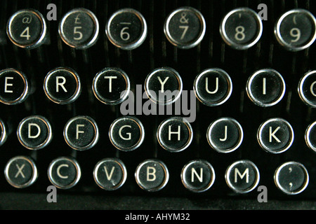 Nahaufnahme einer kaiserlichen Schreibmaschinentastatur. Stockfoto