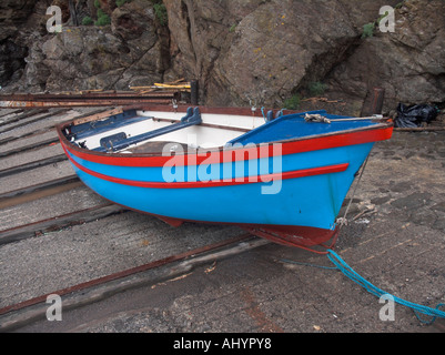 Blauen Fischen Ruderboot Lizard Point, Cornwall, England Stockfoto