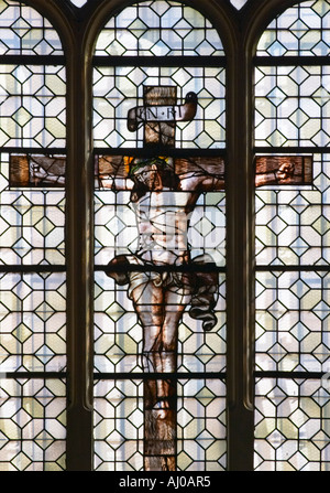 Glasfenster von Christus auf das Kruzifix in der Kirche St Etienne du Mont Quartier Latin Paris Frankreich Stockfoto