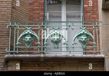 Dekorative Balkon am Castel Beranger Jugendstil-Architektur von Hector Guimard in Paris Frankreich Stockfoto