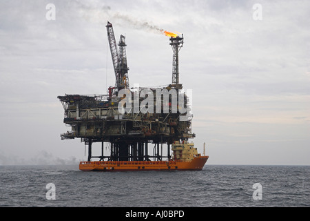 vierziger Jahre Delta Oil Rig Stockfoto