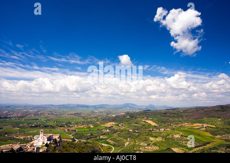 Basilika Sankt St Francis und umliegende Panorama der Landschaft in Umbrien Assisi Asissi St.Anton Italien Italia Europa EU Stockfoto