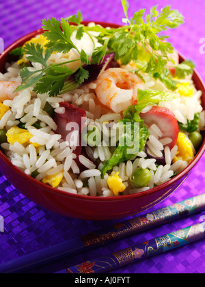 Eine bunte Schale mit chinesischen spezielle Ei gebratener Reis Hauptmahlzeiten Stockfoto