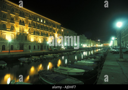 Historischen Palast Canal-Grande-Triest-Friaul-Julisch-Venetien-Italien Stockfoto