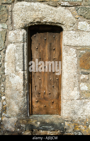 Kleine hölzerne Tür, St. Mellanus Kirche, Pfosten, Cornwall Stockfoto