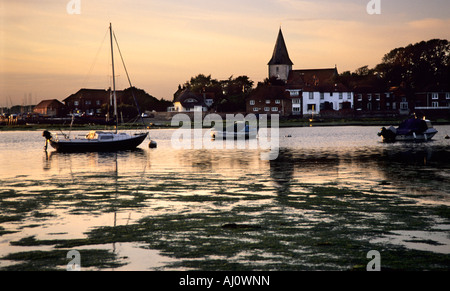 Bosham Quay und Kirche bei Sonnenuntergang Stockfoto