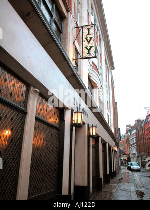 Die IVY Restaurant Off St Martins Lane London außen Gesamtansicht Show-Biz-Kunden ein starker Punkt Dez 03 Stockfoto