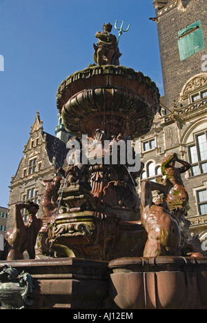 Jubiläum-Brunnen vor Wuppertal-Elberfeld´s Rathaus Stockfoto