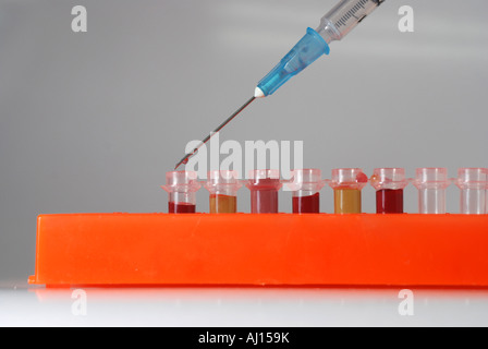 DNA-Forschung mit Grafiken Diagramme Referenz im Hintergrund Stockfoto