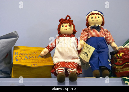ILLINOIS Arcola Raggedy Ann und Raggedy Andy Museum innen antike Puppen Regal Stockfoto