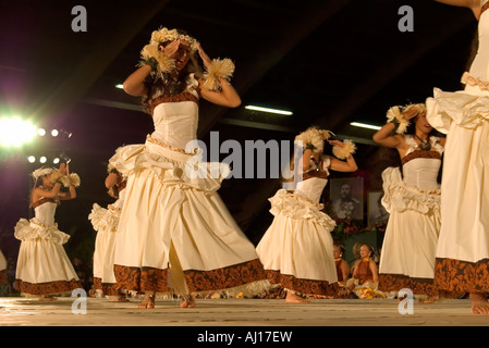 USA, Hawaii, Hilo, Big Island, 43. Merrie Monarch Hula Festival, Hula-Festival, Tahatian Tänzer, Hura I Tahati Stockfoto