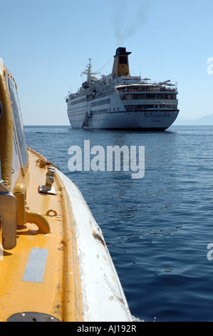 Eine Ausschreibung nähert sich das Kreuzfahrtschiff Spirit of Adventure Stockfoto