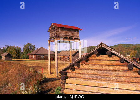 Ein Lebensmittel-Cache und historischen Blockhäuser in Hudsons Hoffnung in die "Peace River" Land of Northern British Columbia Kanada Stockfoto