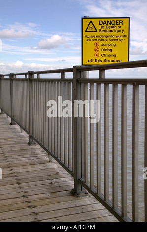 Gefahr des Todes Zeichen am pier Stockfoto