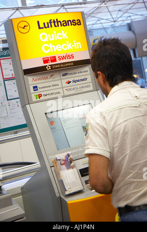 Lufthansa Quick Check-In Stockfoto