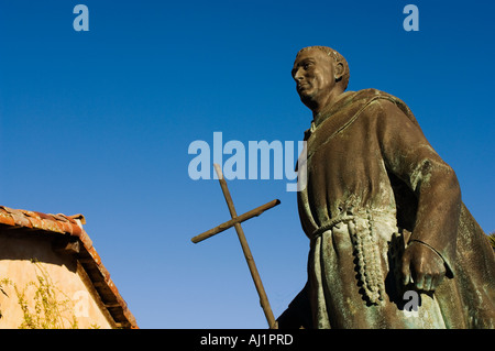 Kalifornien, Carmel, Statue von Junipero Serra außerhalb Carmel Mission Stockfoto