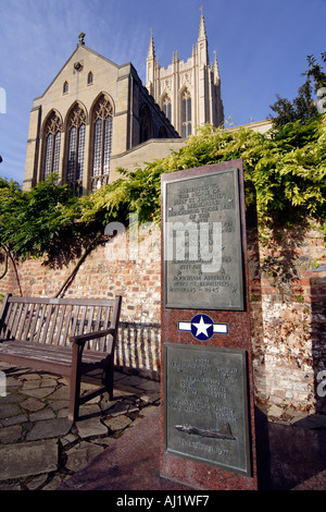 Gedenktafel zu Ehren der Männer von der 94. Bombardment Group in WW2 Abbey Gardens Bury St Edmunds Suffolk East Anglia UK Stockfoto