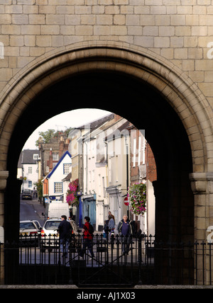 Blick durch den romanischen Turm Saint James Kathedrale Bury Saint Edmunds UK Stockfoto