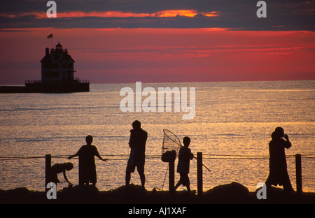 Ohio Lake Erie Lorain Lakeside Landing Marina Sonnenuntergang, landschaftlich, Natur, Natur, Landschaft, Landschaft, Landschaft, Natur, Natur, Angeln, Sport, Athlet, recreati Stockfoto