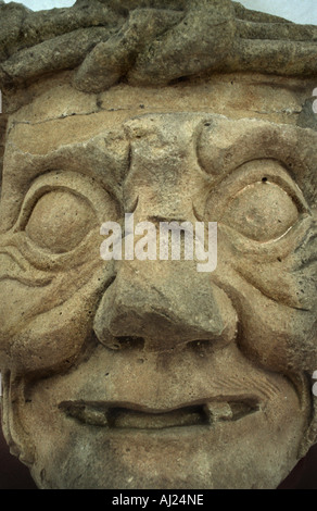 Schnitzereien in der alten Maya-Stadt Copan Honduras Pauahtun Kopf Ecke des Struct Stein 10L 11 Stockfoto