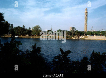 Cairo Tower (Borg El-Qahira) wurde 1961 auf der Insel Gezira in der Mitte des Nils in Kairo errichtet Stockfoto