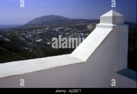 Weiße Wand Balkon Post Terrasse Veranda, Santorini Griechenland Stockfoto