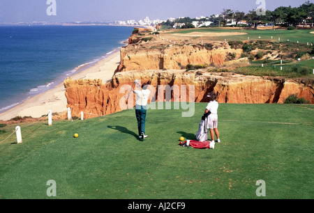 Vale do Lobo Golfplatz Algarve Portugal das berühmte Loch Neben Klippen und Schluchten Modell veröffentlicht Golfer Algarve positioniert Portugal Stockfoto