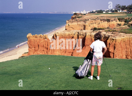 Vale Lobo Golfplatz Algarve Portugal das berühmte Loch positioniert neben Felswänden und Schluchten Stockfoto