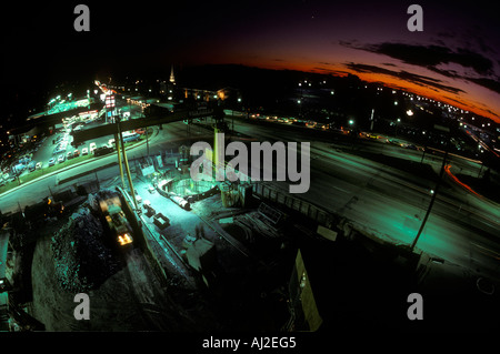 USA-Maryland-Arbeiter schiebt Dreck Eimer in Position im u-Bahn-Tunnelbau unter Wheaton Stockfoto