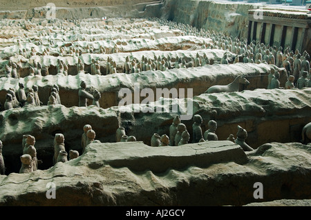 Mausoleum des ersten Qin-Kaisers in das Museum der Terrakotta-Krieger Grube 1 untergebracht. 1979 in der Nähe von Xian Stadt eröffnet Stockfoto