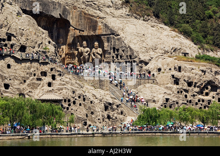 Geschnitzten Buddha-Statuen in Longmen Grotten, Dragon Gate Grotten zum Yi er Fluss, Henan Provinz, China Stockfoto