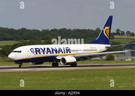 Billigfluglinie Ryanair Boeing 737-800 gesehen landet auf dem Flughafen Bristol Stockfoto