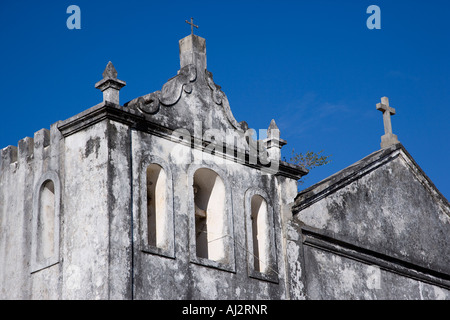 Die katholische Kirche Igreja de Nossa Senhora Rosaria auf dem Hauptplatz von Ibo Insel, Teil des Quirimbas Archipels Stockfoto